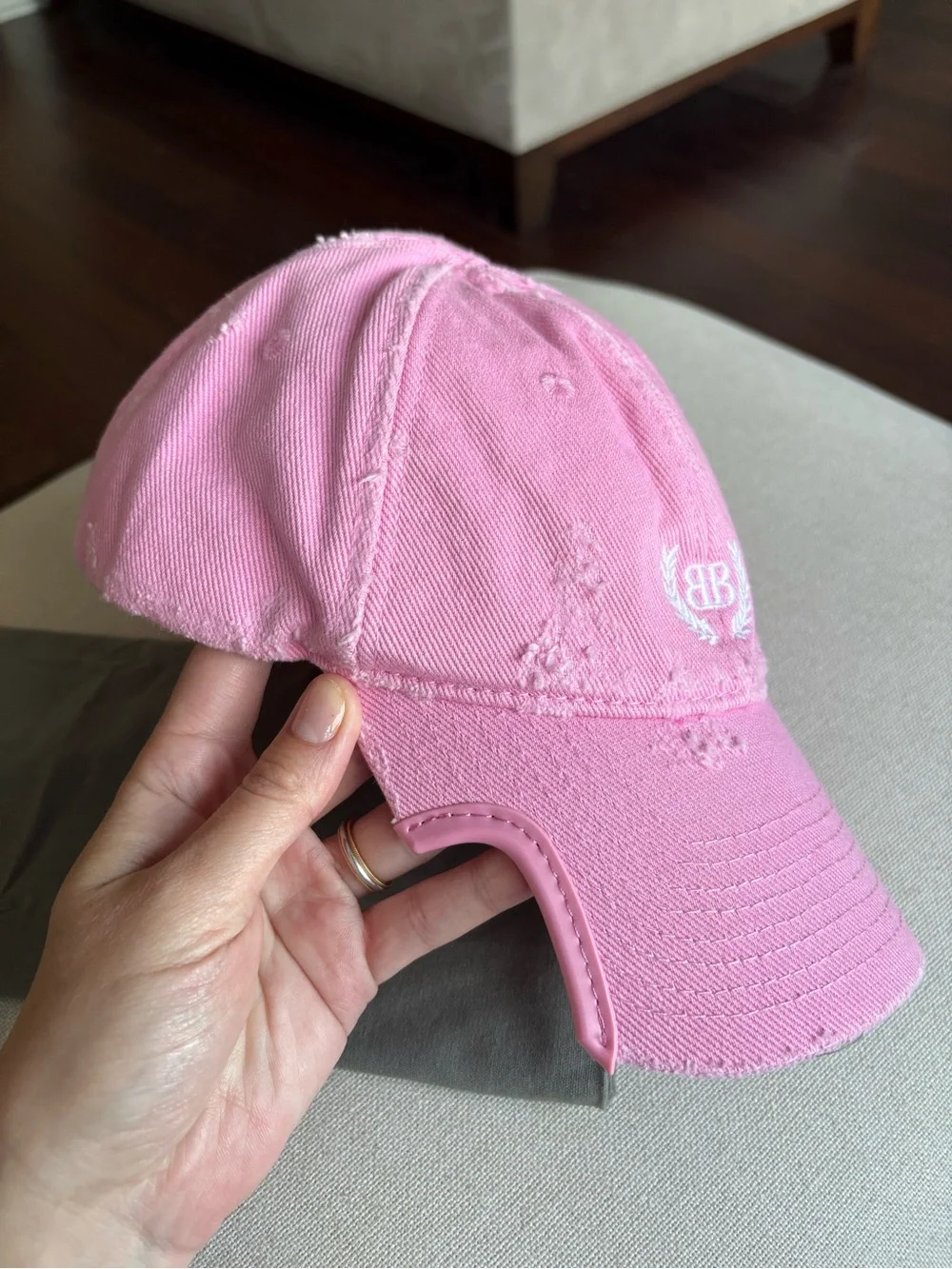 Balenciaga Unisex Laurel Baseball Cap Distressed Baby Pink Logo One Size - Picture 7 of 14